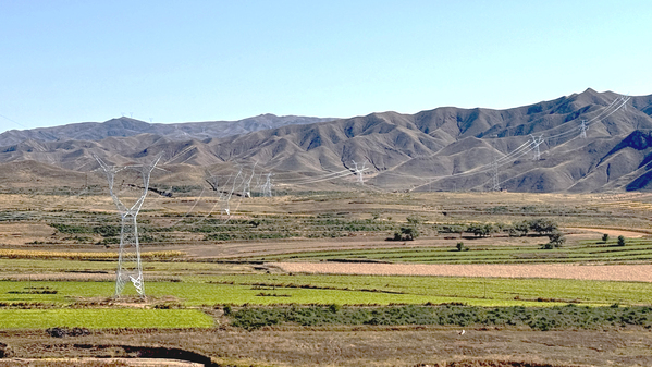 内蒙古春坤山至武川500千伏输电工程 (3).jpg