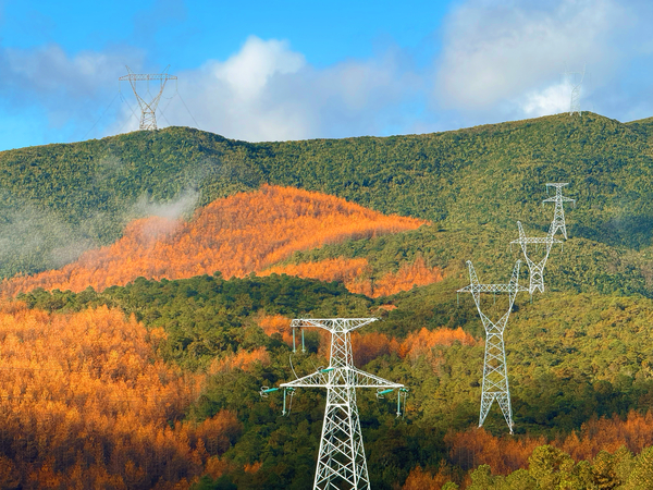 橙染寒山，银塔牵线（作者：尊龙集团官网水电开发公司 何丽君）.jpg