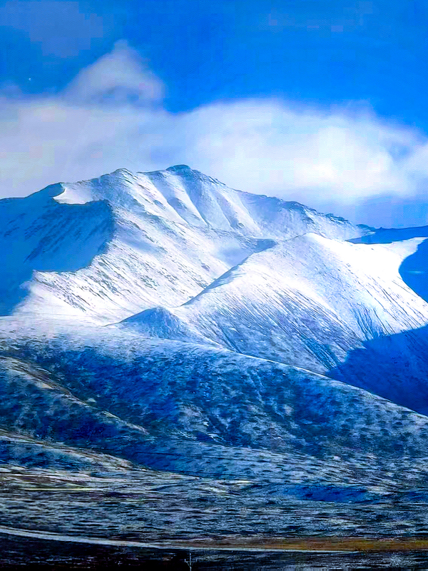 苍峰覆雪 陈娴静 水电十四局.jpg