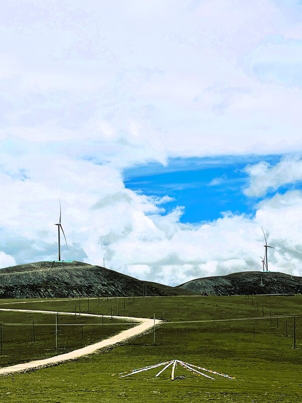 《高原风电绘云巅》   昌都抽蓄公司  袁惠.jpg